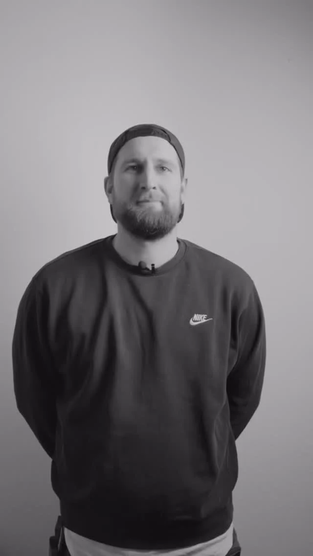 Meet & Sweet: André

Heute beenden wir unsere Interview-Reihe, vorher lernt ihr aber noch André kennen.
Dass ausgerechnet Fruchtzwerge in Andrés Kühlschrank einen Ehrenplatz haben, hätten wir nicht erwartet 😅

Jetzt bist du dran: Was darf in deinem Kühlschrank auf keinen Fall fehlen?

#maplesyrup #ahornzucker #naturpur #natürlicheinhaltsstoffe #bio #vegan #ahornsirup #ahorncreme #instafood
#dietrex #foodart #ohnezusatzstoffe #food
#behindthescene #interview